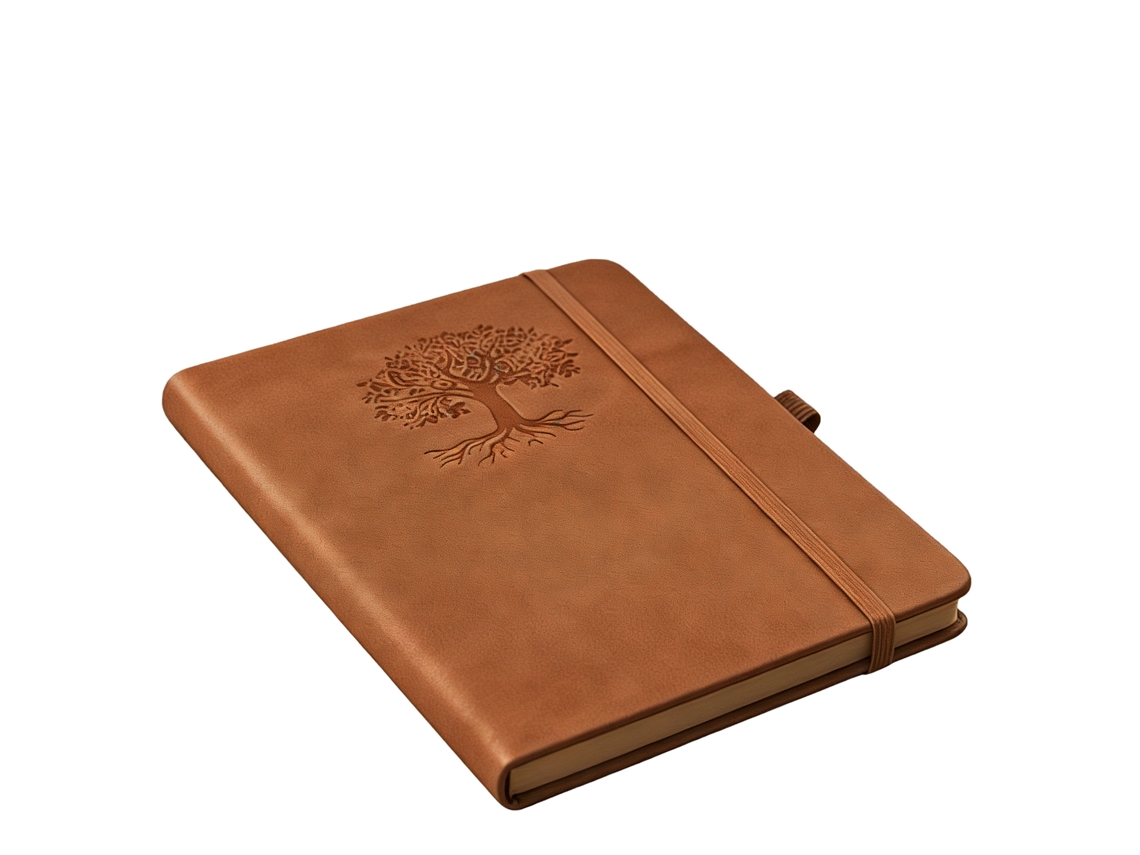 Agenda marrón con estampado de árboles.