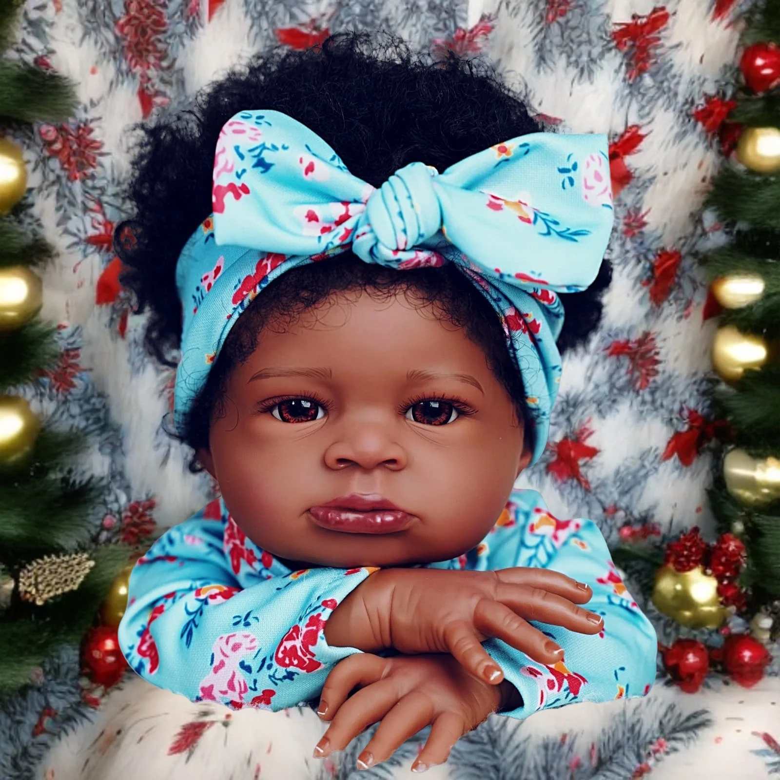 Muñeca renacimiento de 50 cm con cuerpo de tela suave.