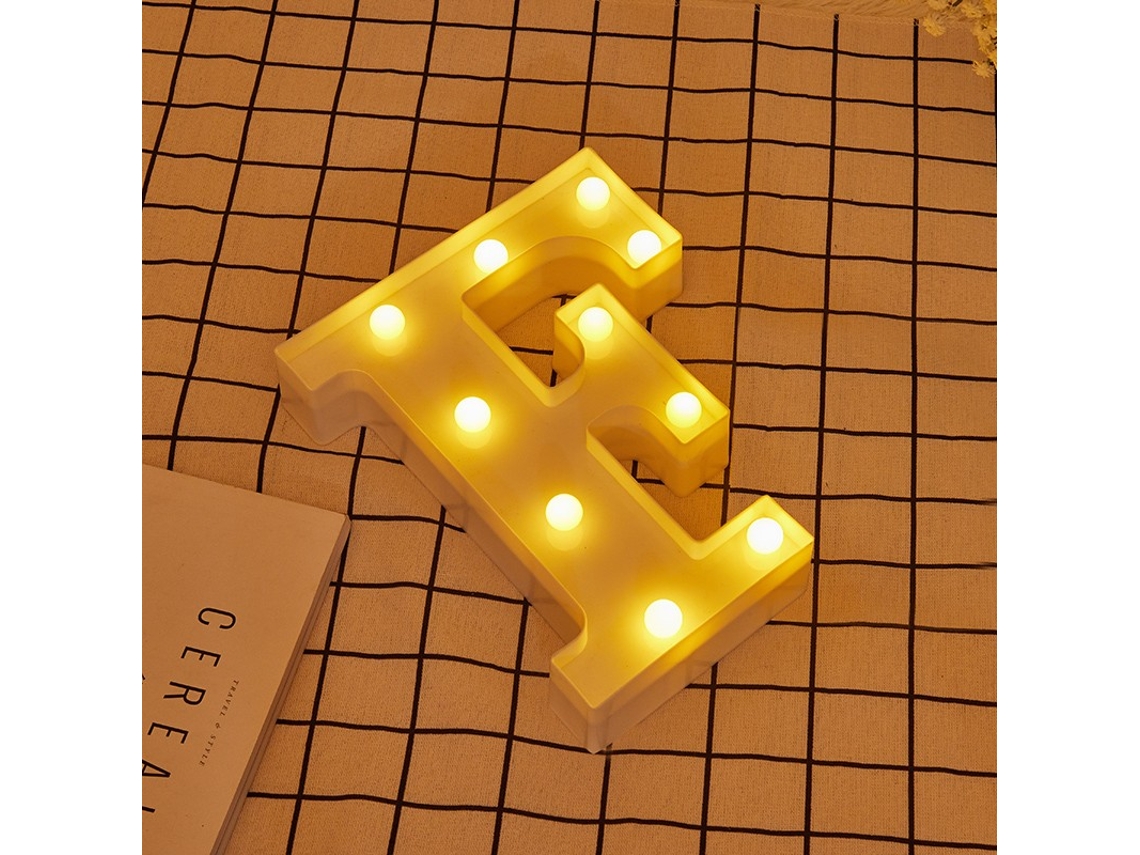 Letra LED F Iluminada con Luz Blanca Cálida, Altura 22cm, Funcionamiento a Pilas 2*AA