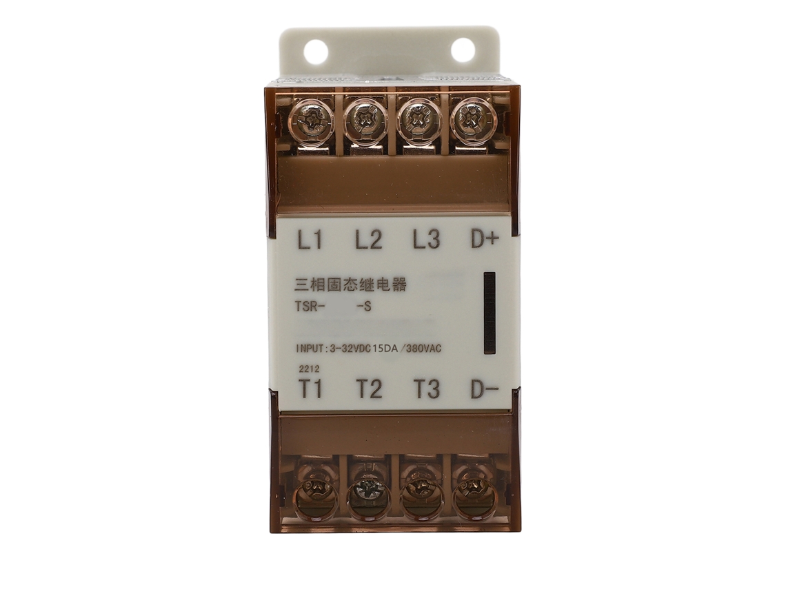 Relé Estático Trifásico Con Radiador, Control De 3-32 V Cc, Carga De 24-380 V Ca, 15 A Tsr 15da S