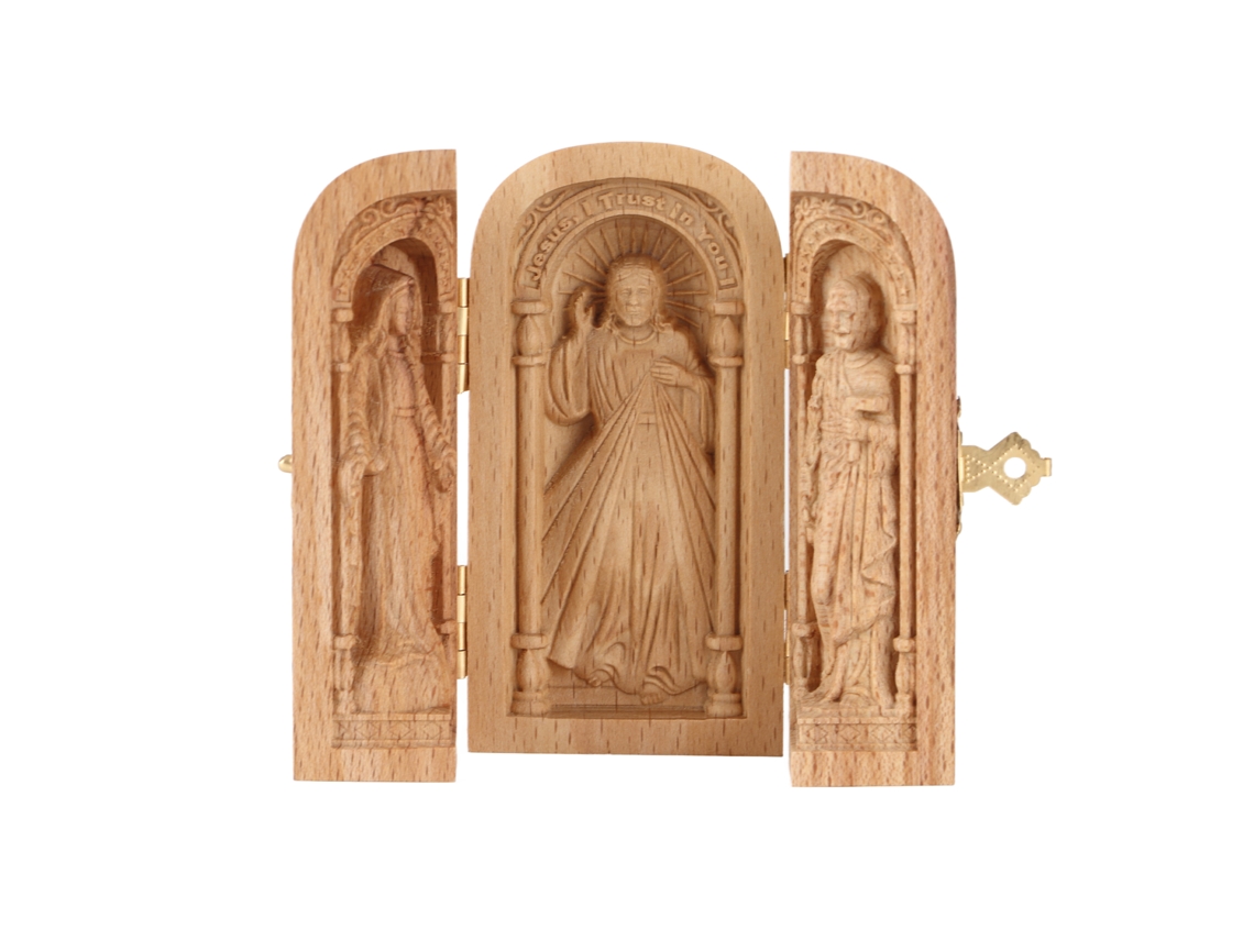 Adorno católico de triple caja sacramental en mano