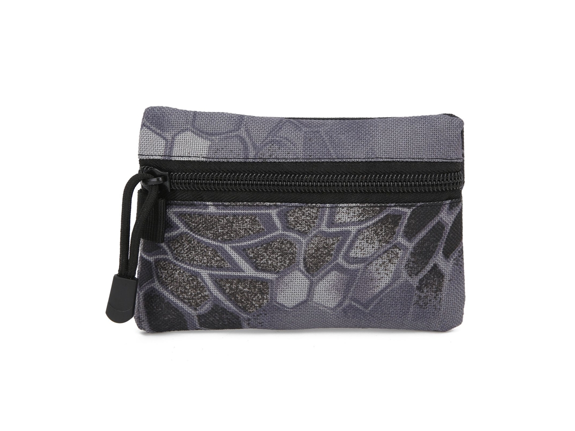 Cartera militar impermeable con excelente acabado y espacio de almacenamiento bien distribuido.