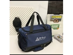 (azul) Bolsa de viaje ligera e informal de gran capacidad con compartimentos para artículos secos y mojados.