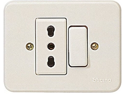 Enchufe CEE 7/3 BTICINO 1216N