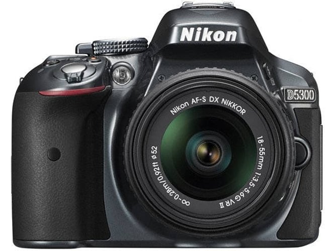 Kit Cámara Réflex NIKON D5300 + AF-S DX NIKKOR 18-55mm VR II (Plata - 24.2 MP - Sensor: APS-C - ISO: 100 a 25600)