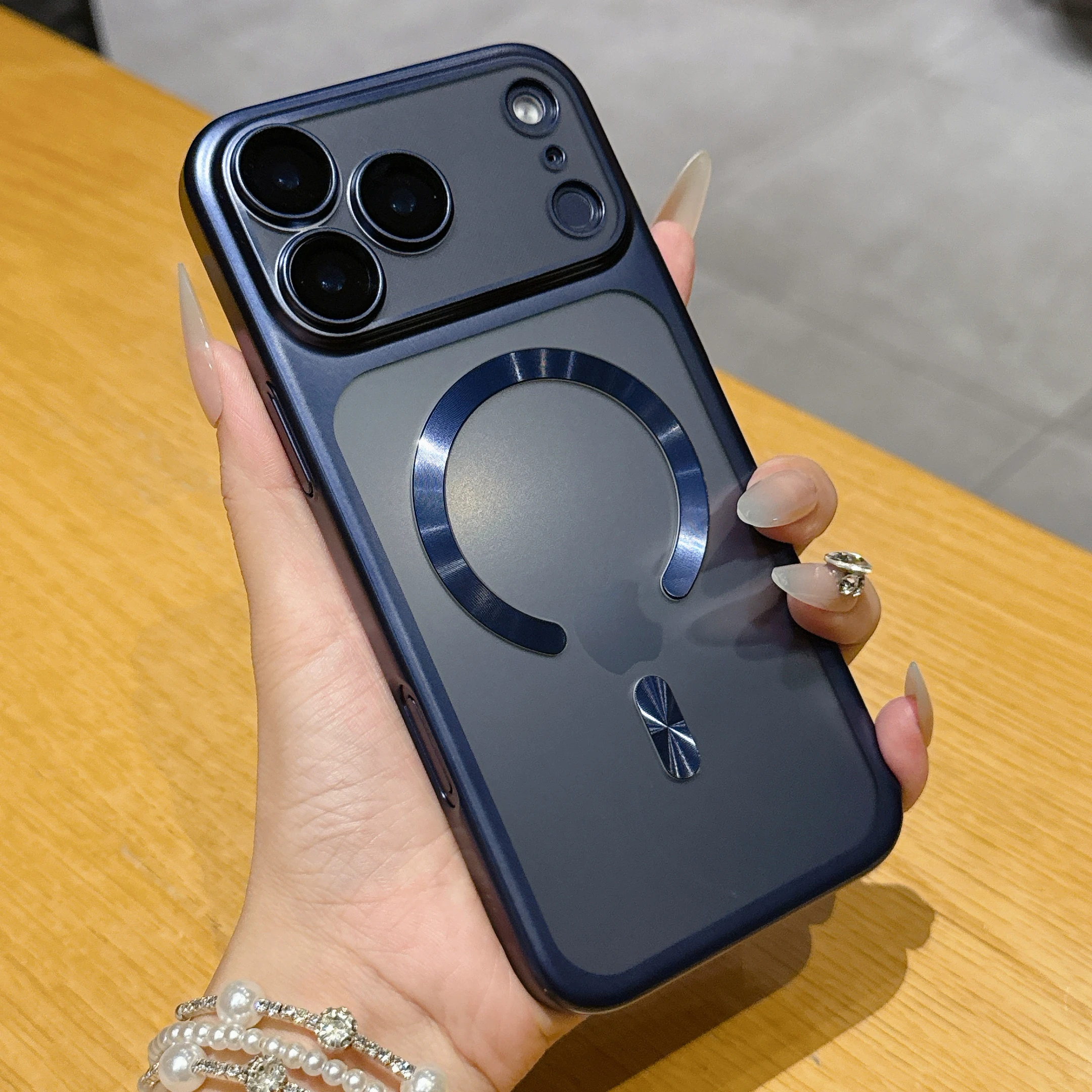 (iphone 16 Azul) Funda Protectora Con Acabado Mate Galvanizado Y Protector De Lente.