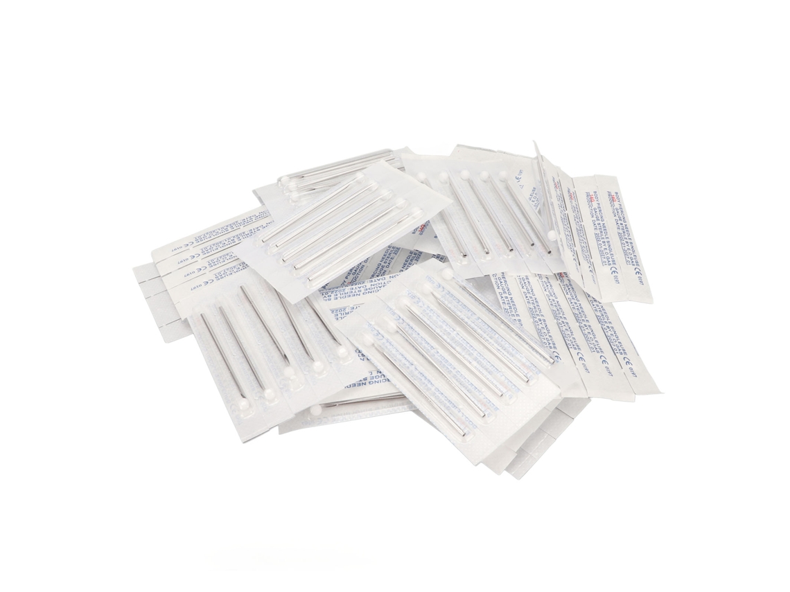 100 agujas desechables de acero inoxidable para piercings de 14 g para orejas, nariz, ombligo, pezón y labio (Aiaididiy)