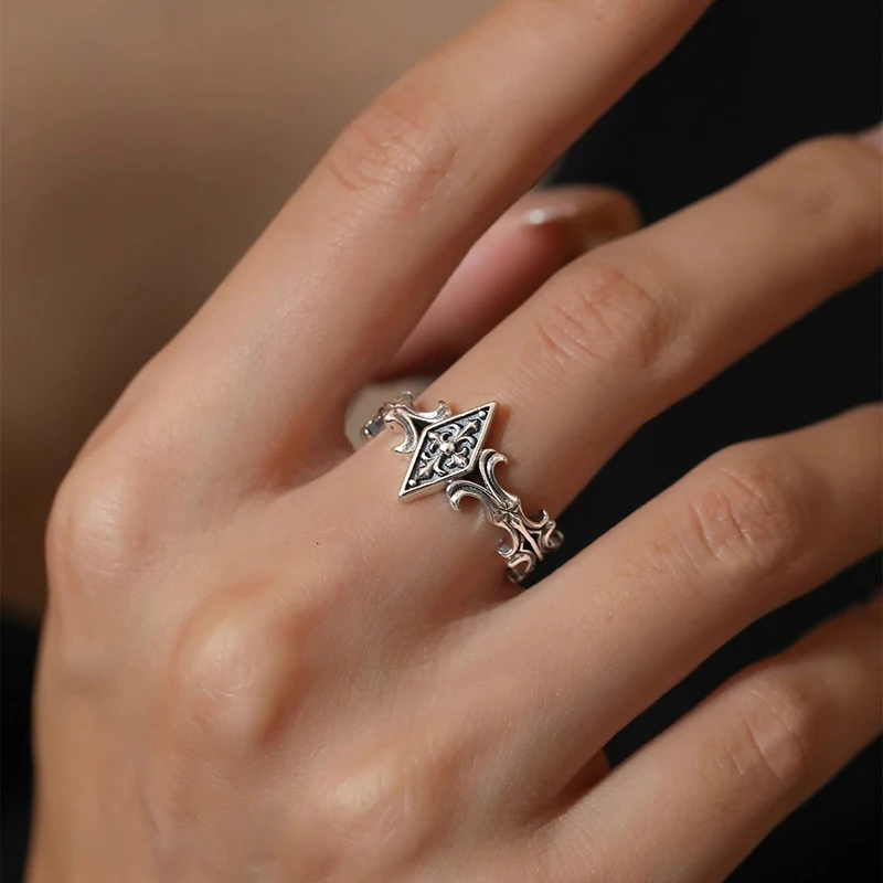 Anillo Vintage Con Cruz De Iris Y Banda Ajustable Geométrica De Diamantes.
