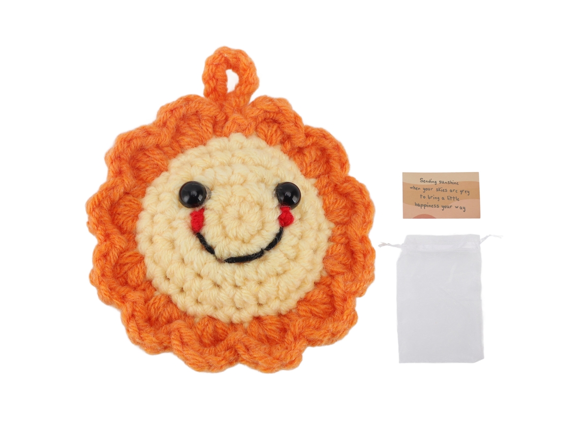 Adorable muñeco de ganchillo suave y portátil con diseño de sol positivo y tarjeta inspiradora.