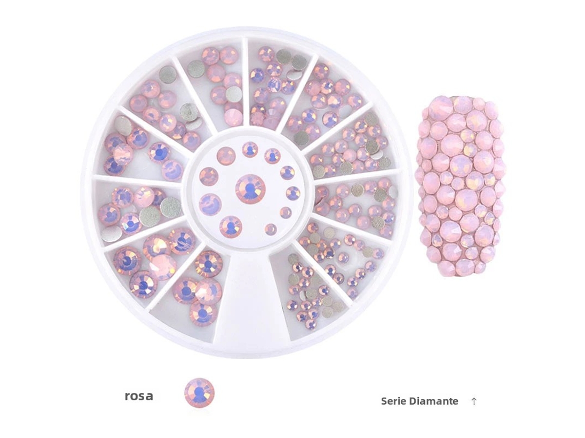 Accesorios para uñas decoradas con pedrería, cristales y apliques de pedrería.