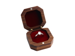 Joyero portátil de madera maciza con diseño ergonómico