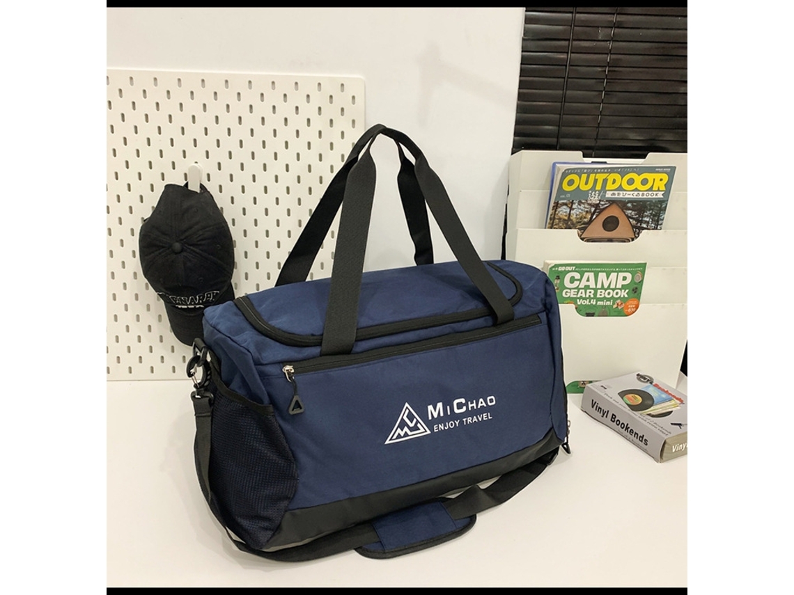 (azul) Bolsa de viaje ligera e informal de gran capacidad con compartimentos para artículos secos y mojados.