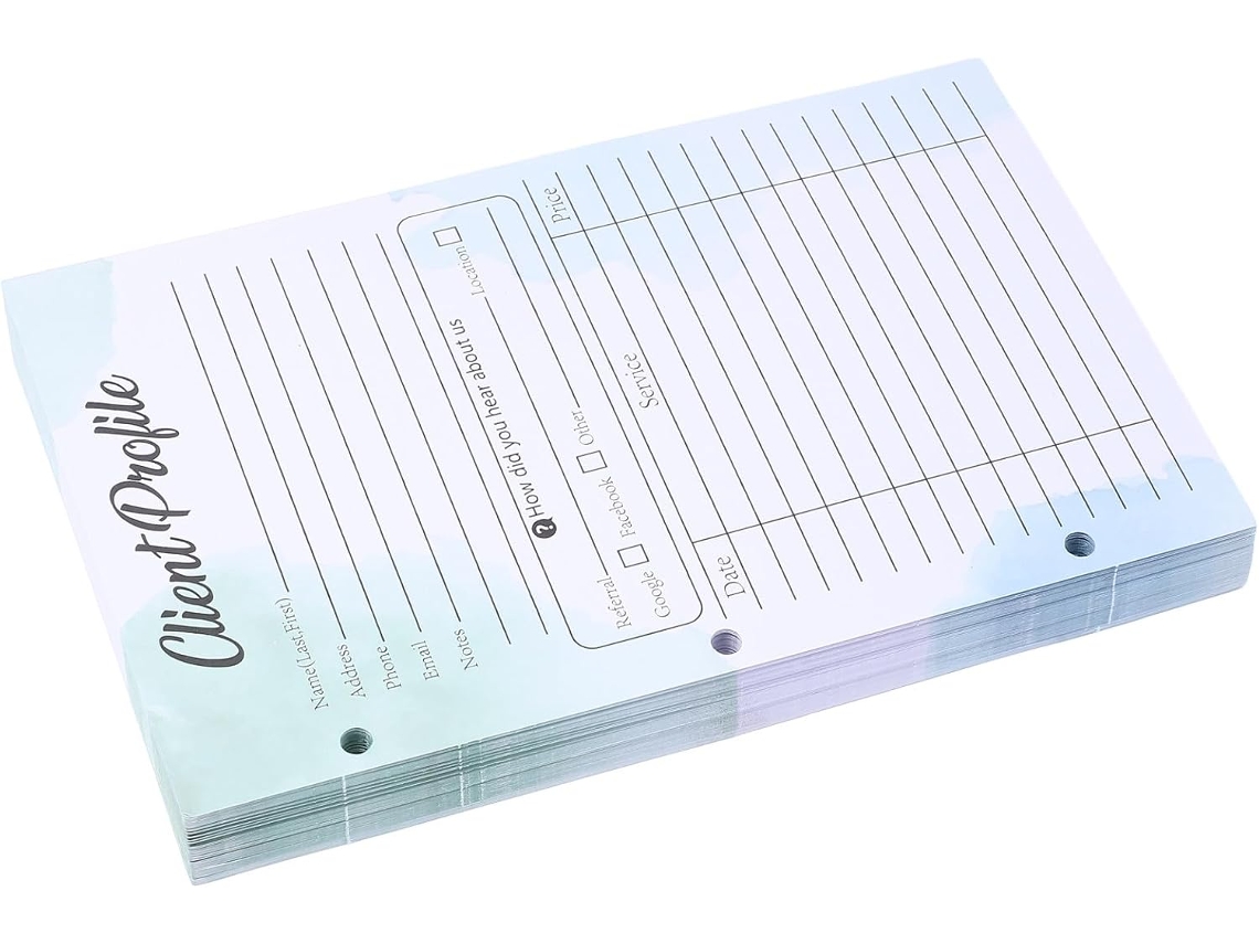 50 tarjetas de perfil de cliente en papel verde con perforaciones para carpeta de 3 anillas.