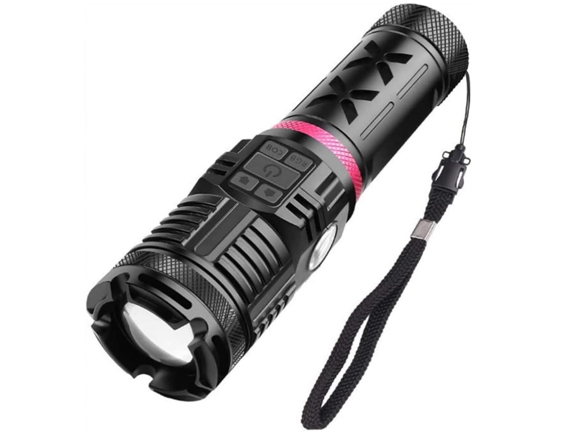 Linterna LED Yizhood de 4 modos IPX8 para senderismo, ciclismo y acampada, color negro